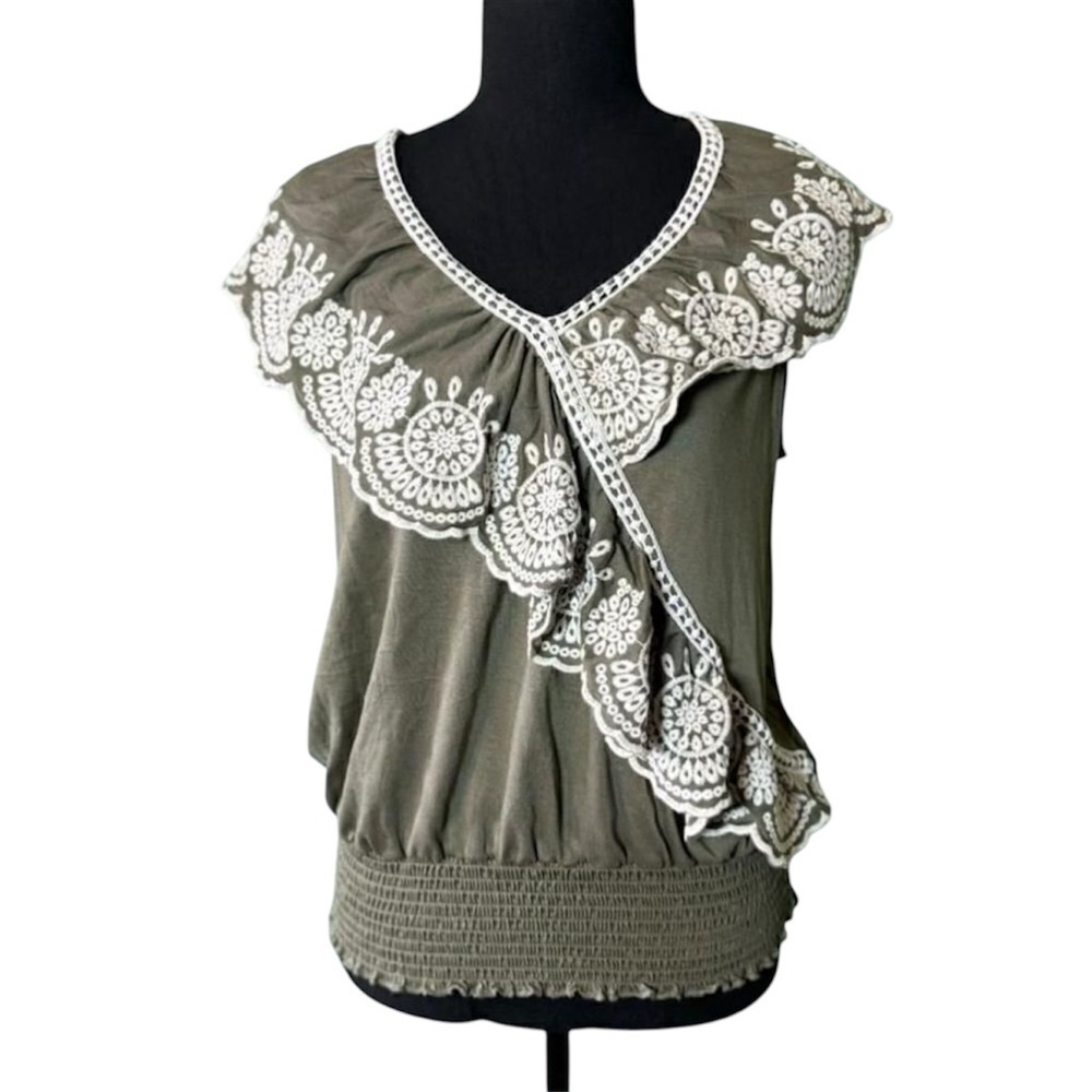 🔵 5 for $25 FEVER women’s olive and white embroidered ruffle sleeveless blouse